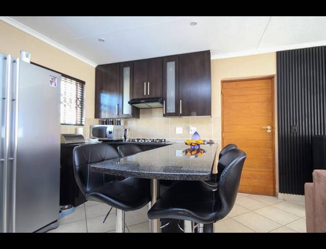 3 BEDROOM TOWNHOUSE FOR SALE IN THATCHFIELD